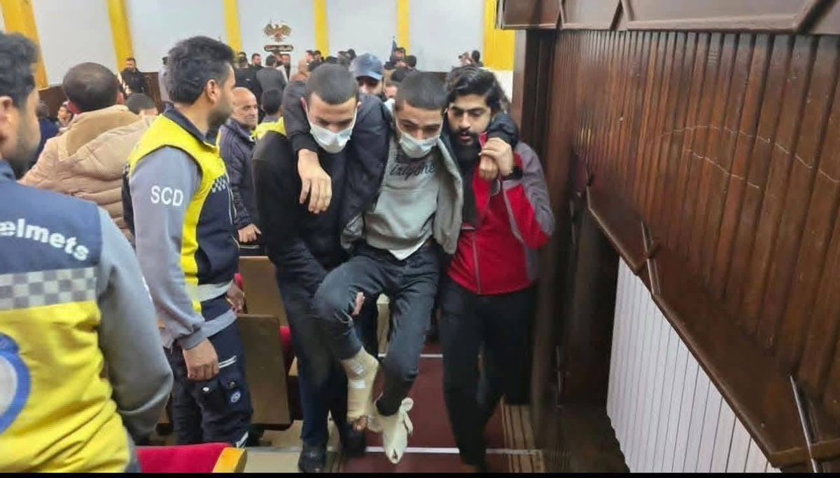 mohammed_asakra's tweet image. On the right is the photo of the detainees held by the #Damascus government, and on the left is the photo of the detainees held by the National Guard inside #Sweida.