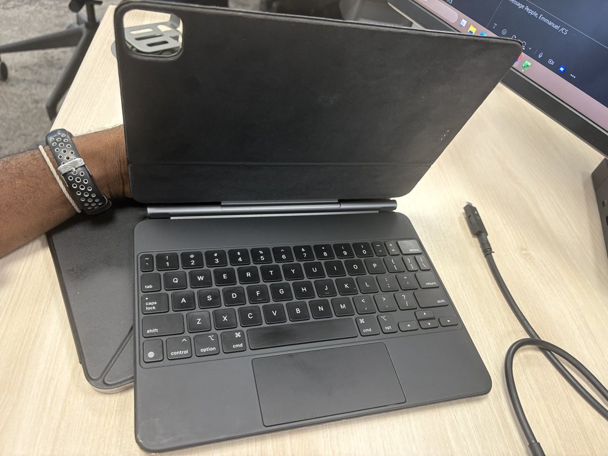 haa_its_not_fun's tweet photo. Who needs an iPad Air Magic Keyboard. 11 inch. Would work for iPad Pro Gen 1-4 &amp; iPad Air 4th &amp; 5th Gen.

It’s FREEEEEE!!! https://t.co/gP7mr3MFKN