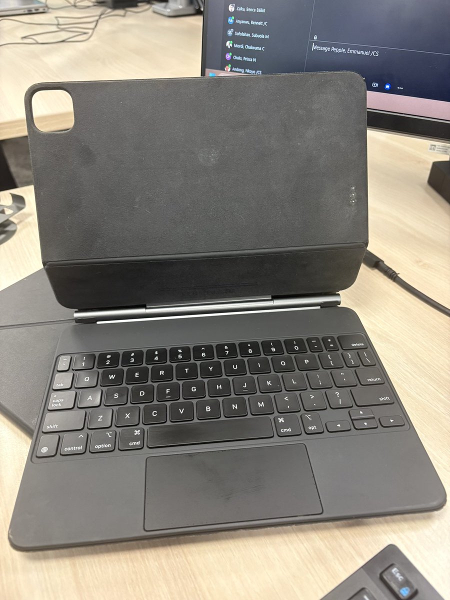 haa_its_not_fun's tweet photo. Who needs an iPad Air Magic Keyboard. 11 inch. Would work for iPad Pro Gen 1-4 &amp; iPad Air 4th &amp; 5th Gen.

It’s FREEEEEE!!! https://t.co/gP7mr3MFKN