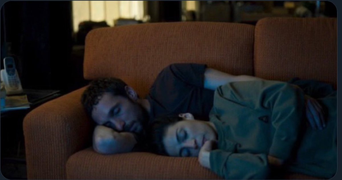 Bir kanepeye sığabileceğin biri varsa dünya küçüktür