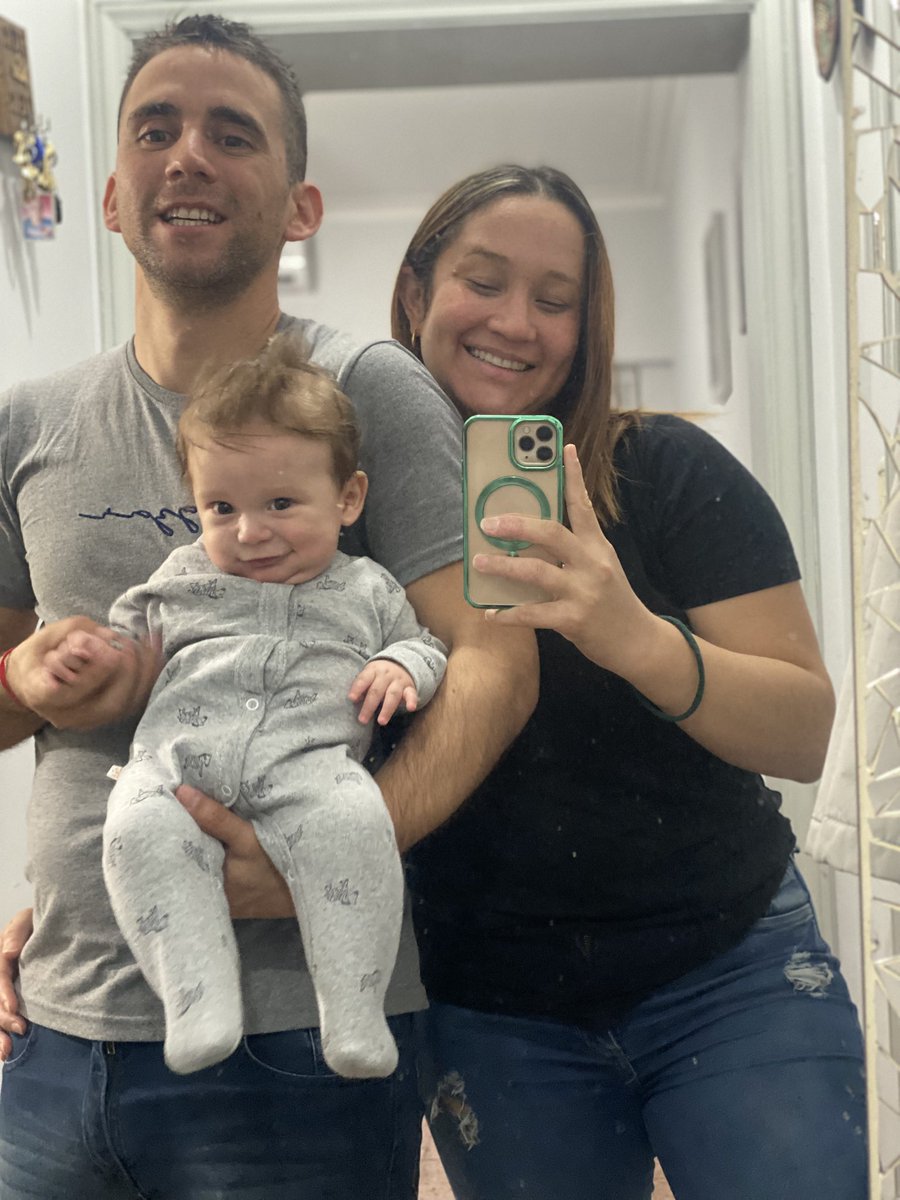 Después de 445 días me volvió el alma al cuerpo. Nahuel me llamó, Nahuel llamó para decirme que seguía fuerte. Que nos necesitaba fuertes. 

Lo queremos LIBRE, necesita estar con su familia. 

#LibertadParaNahuelYA