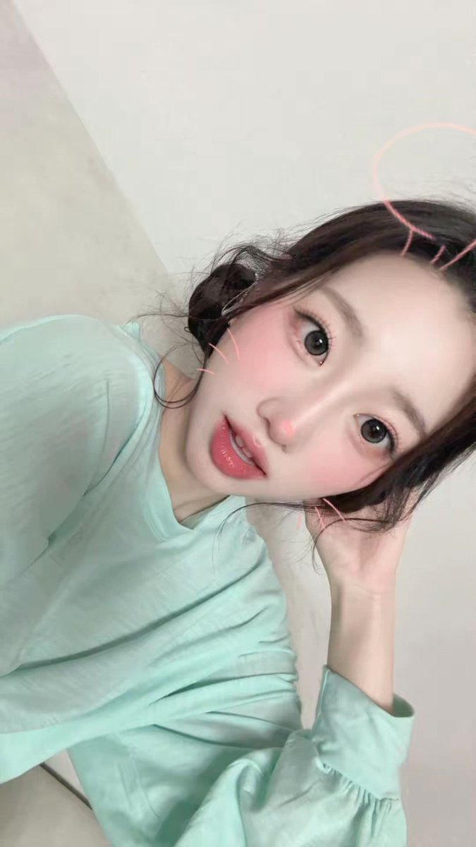 대한민국 유행 진짜 훅훅 바뀌는듯 
두쫀쿠 유행 끝나가니까 
봄동비빔밥 유행함 
그럼 다음은 무조건 다온이겠지