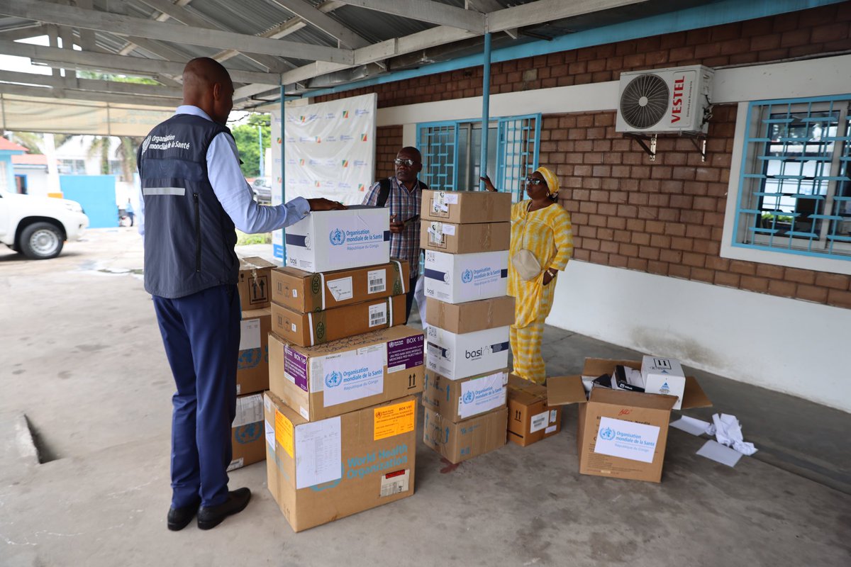OMSCongo's tweet photo. Face à la résurgence du #choléra à l’île Mbamou et dans le Congo-Oubangui, l’@OMSCongo appuie le @MSP_CG dans le déploiement des équipes SURGE pour renforcer la riposte, sauver des vies et protéger les communautés vulnérables, avec le soutien de la fondation @SnpcGroupe 🇨🇬. https://t.co/duZWu6c5wa