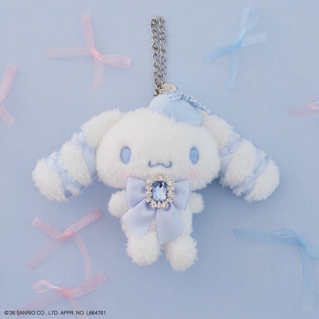 MaisondeFLEUR1's tweet photo. 明日2/27(金)サンシャインシティ店にて販売開始✨

Maison de FLEUR×Cinnamoroll

3月6日はシナモロールのお誕生日🎂
特別な日にふさわしい、リボンとビジューでおめかししたバッグチャームが登場🎀

【販売場所】
○サンシャインシティ店
2/27(fri)～

○ストライプクラブ
3/6(fri)20:00～

※販売初日はオープン30分前よりシャッフル整理券を配布いたします。詳細はサンシャインシティ店スタッフInstagramアカウント（@fleur_ssc）にてご案内いたします。
※販売開始より1週間は、お会計にお並びいただいたご本人様に限り、1カラーにつき1点までのご購入とさせていただきます。複数人分をまとめてのお会計や並び直しはご遠慮ください。
※販売初日のお取り置きは承っておりません。2日目以降は可能です。
※他店舗へのお取り寄せは承っておりません。

Maison de FLEUR サンシャインシティ店
（東京都豊島区東池袋3-1 サンシャインシティ B1階）

詳細はこちら▽
https://t.co/1CsYrXG8Vn
