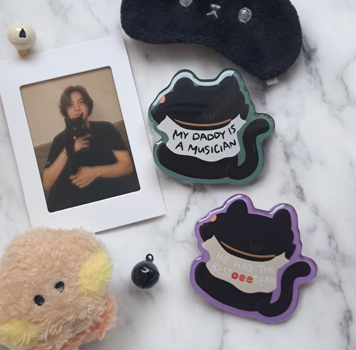 Team Cat Daddy 🎼⊙⊝⊜
A harmonious pairing of purrfection and s(l)ick beats 🎵🎶

Use it proudly on your Galaxy 🤭✨️!

Available in our upcoming shop update!
📆 Fri 27 Feb SGT 10PM
🌐 warmwishessam.bigcartel.com 

#warmwishessam #griptok #cat #bts #arirang