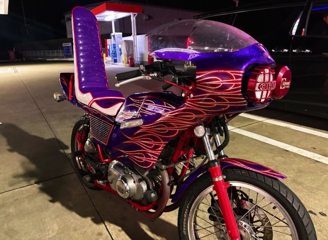 ﾊﾞｲｸのｶｽﾀﾑﾍﾟｲﾝﾄ屋の作業風景 tweet media