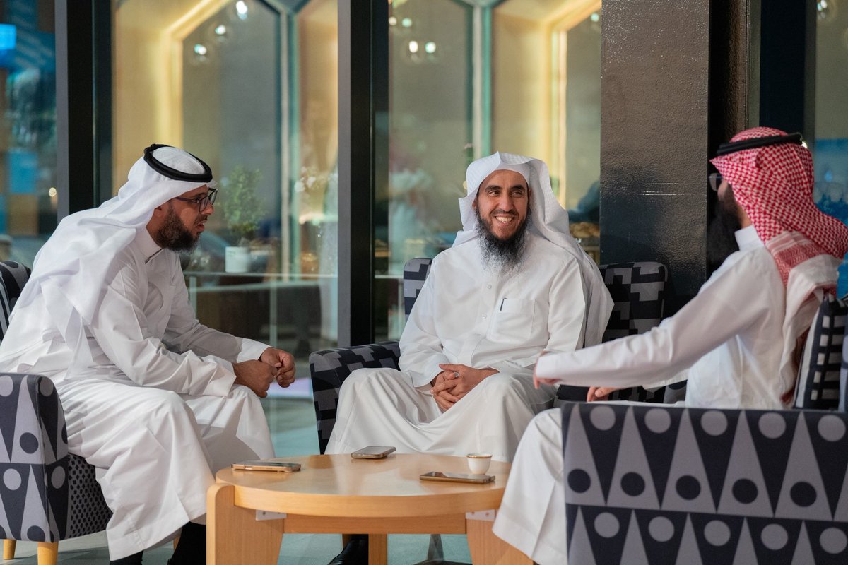 نظمنا في #بوصلة_الريادة لقاء بوصلة الأثر، الذي جمع نخبة من القيادات والمهتمين بالقطاع غير الربحي لمناقشة مستهدفات رؤية المملكة 2030، ودور الجهات في تعزيز الاستدامة وتحقيق الأثر المؤسسي.

نؤمن أن الانتقال من الرؤية إلى التطبيق يبدأ بحوار صادق، وشراكات استراتيجية، وعمل مؤسسي منظم