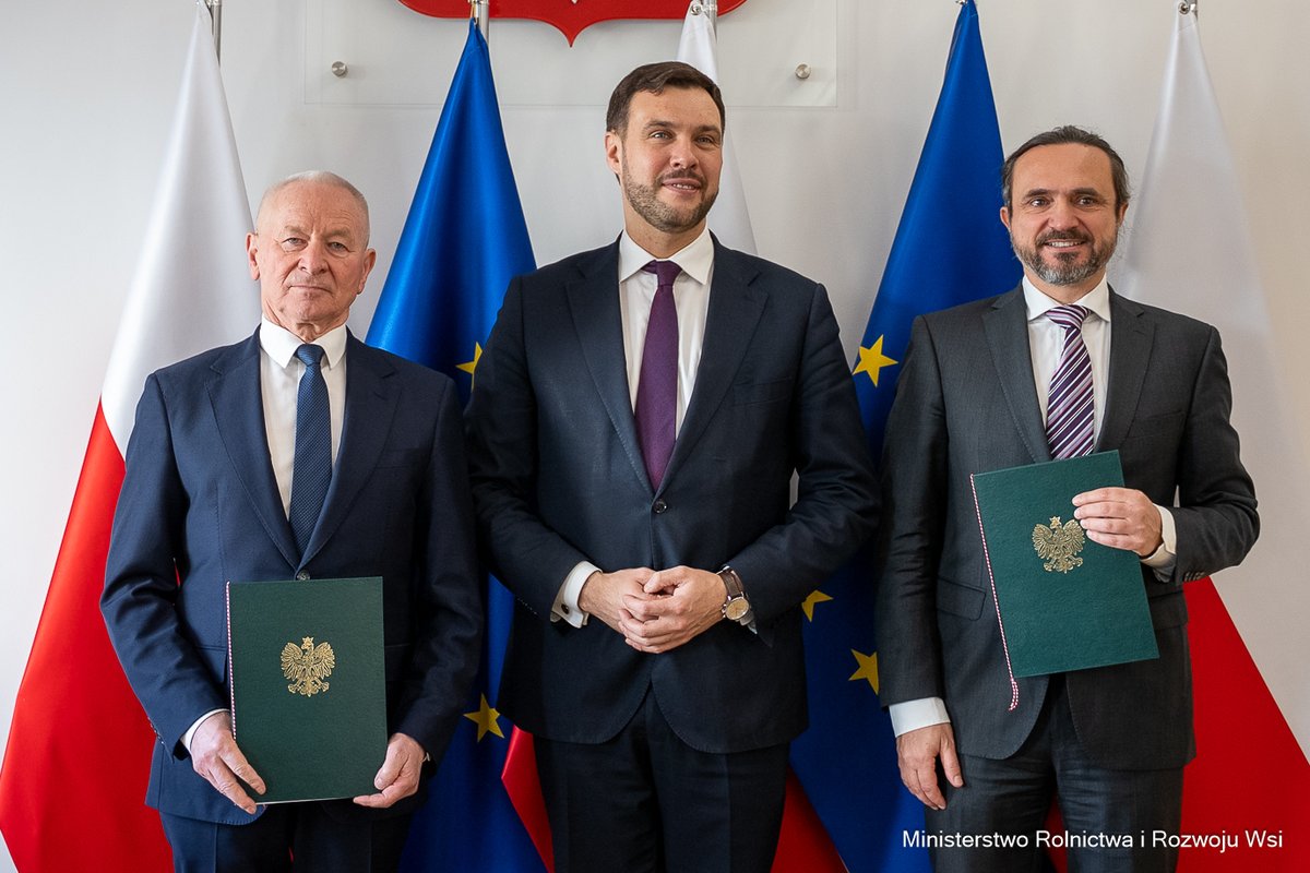 IharPib's tweet photo. Umowa między IHAR-PIB a Krajową Grupą Spożywczą o współpracy w zakresie wdrażania NGT w hodowli roślin podpisana! https://t.co/RDOgonbvhK