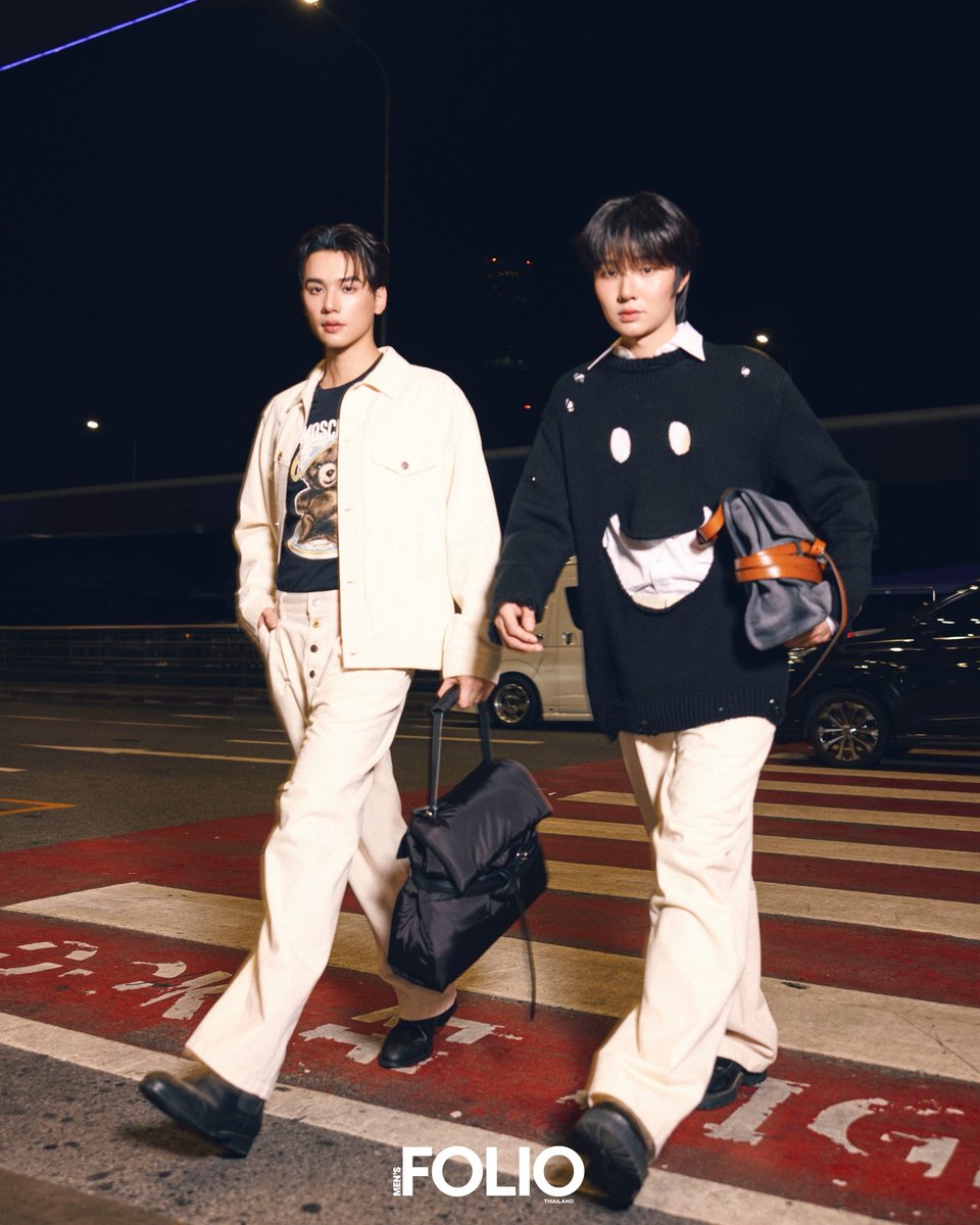 #ALERT

ชมแอร์พอร์ตลุคของเก่ง หฤษฎ์ และ น้ำปิง นภัสกร ที่เตรียมออกเดินทางเข้าร่วมชมโชว์ Moschino คอลเลกชั่น Fall Winter 2026 ณ กรุงมิลาน ประเทศอิตาลี ซึ่งนับเป็นอีกหนึ่งก้าวสำคัญของทั้งคู่ กับการเข้าร่วมชมโชว์ ณ มิลานเป็นครั้งแรก

#MensFolioThailand
#MoschinoFW26XKengNamping