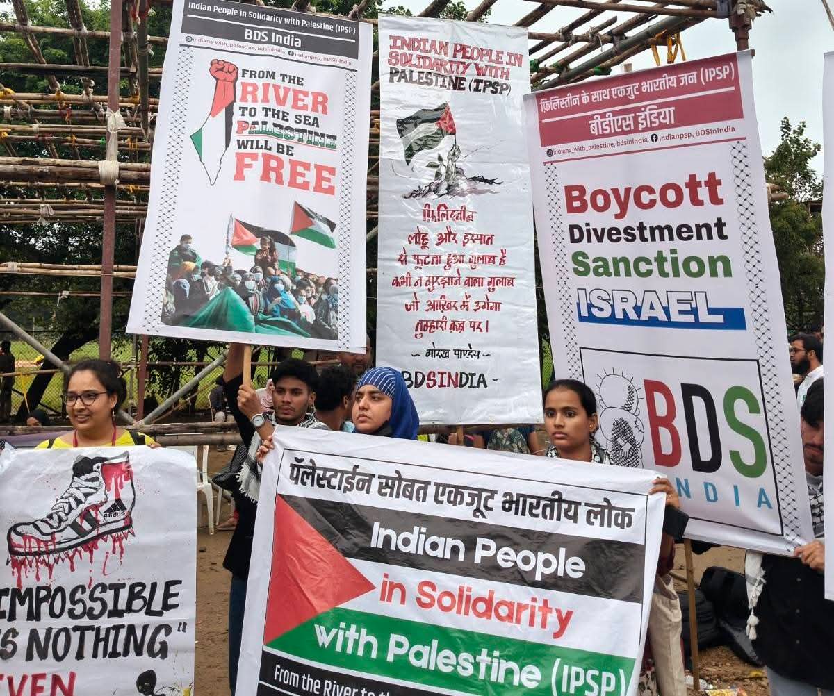 Dhananjay_Tawde's tweet photo. Indians need to stand with Palestine, stand on the right side of history! Shame on Modi for standing with Israeli settle-colonisers just like RSS supported Britishers!
#IndiansWithPalestine
#ModiWithTerrorists
#FreePalestine
#RSSTerrorist
#ZionismIsTerrorism
#IndiaPalestine https://t.co/GahRsCSoWh