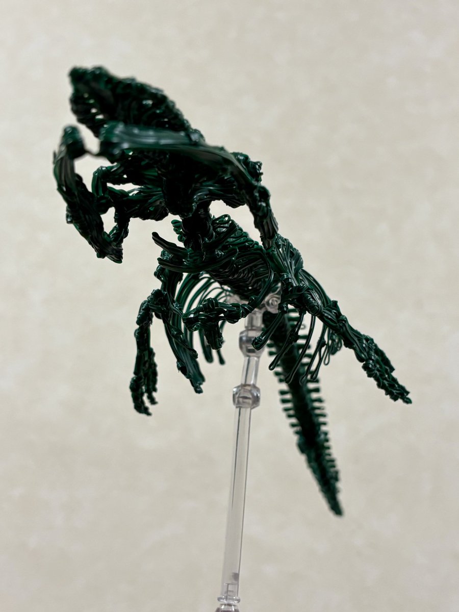 Shin_ULTRArodan's tweet photo. クジラの骨格をビニールタイで作りました〜 https://t.co/5uwKl9Lj43