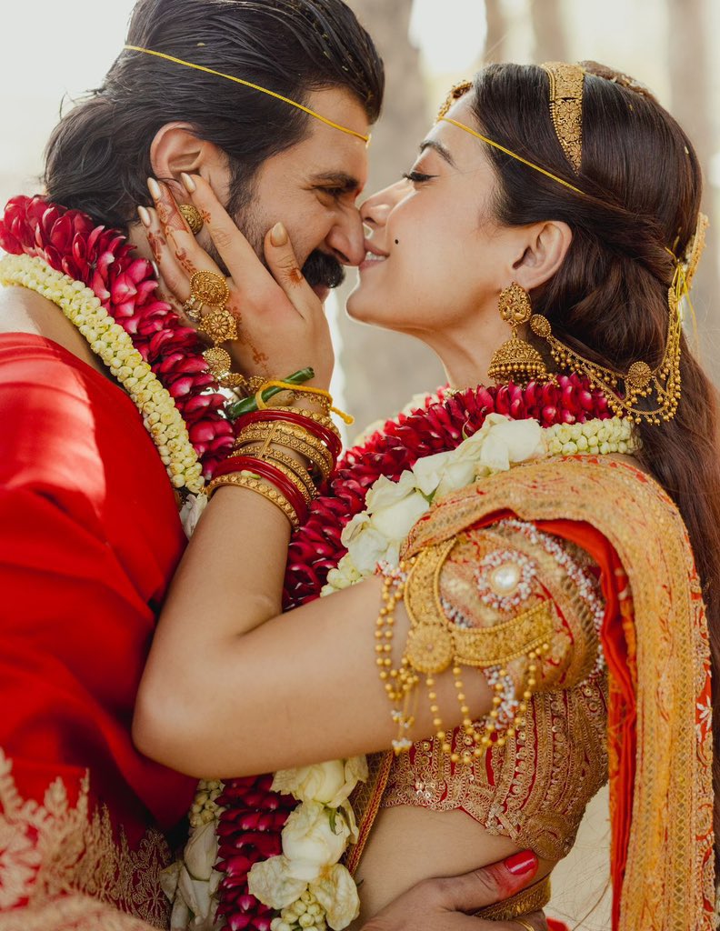GOcineverse's tweet photo. From best friends to forever — wishing Vijay &amp; Rashmika a lifetime of love and laughter. ❤️💍

#Virosh #VijayDeverakonda #RashmikaMandanna https://t.co/adolLxhfnk