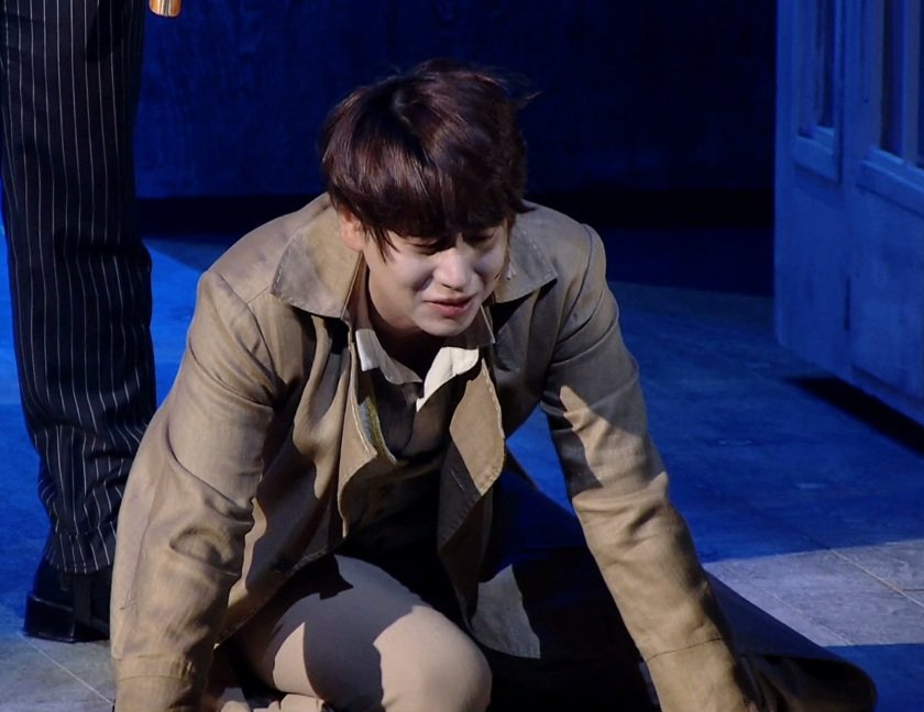 자고로 남자는 바닥과 몸이 가까울수록 매력있단다