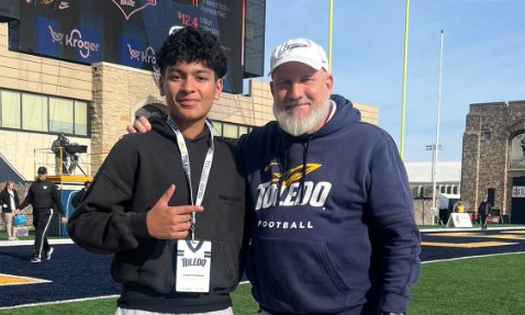 sixstarfootball's tweet photo. Momentum Building: Illinois Recruits Trending Up This Offseason

📈Illinois Prospects Picking Up Steam This Offseason🔥

STORY▶️https://t.co/x80p66R52Q

@PeterGehrig3 @Tyler_M2009 @AleemPavagadhi5 @KevinPhill92863 @SBG_BAMA @JoshRiggs_7 @c_rios78 @Hermanyancey09 https://t.co/d2bVOjtOlP