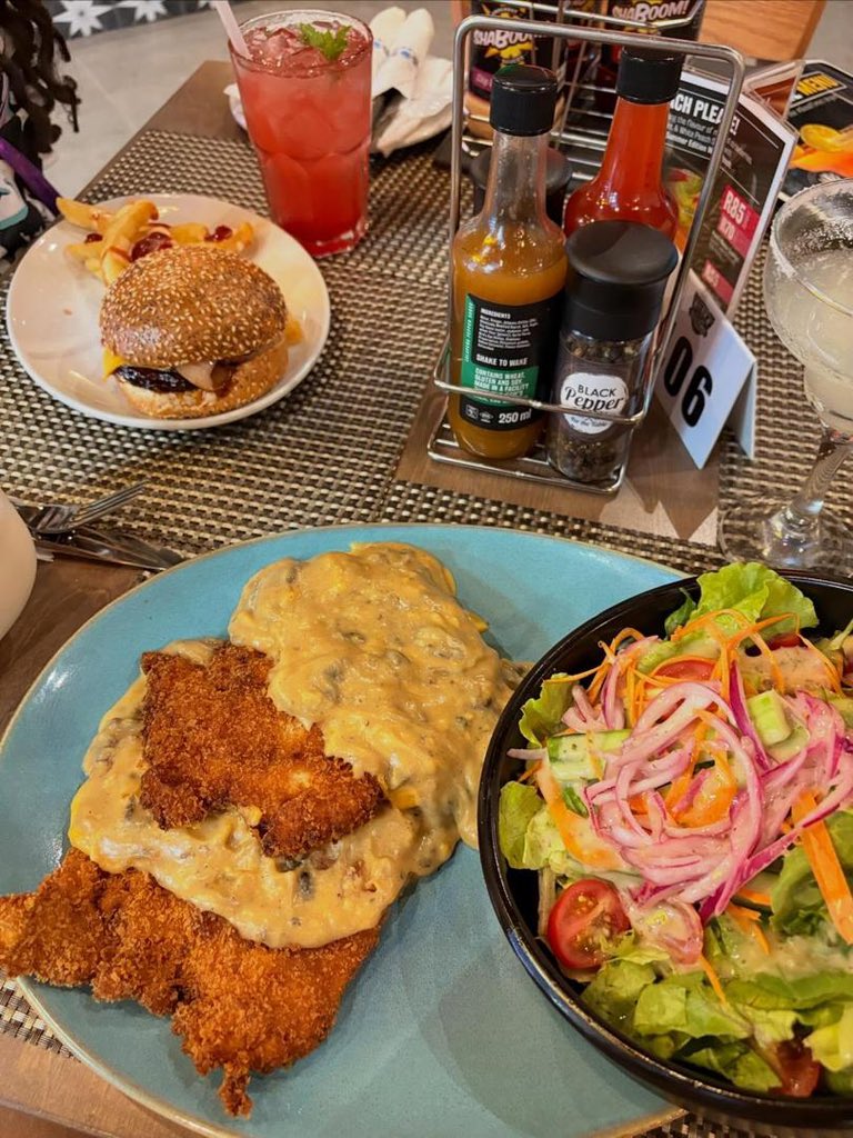 Missphillyt8's tweet photo. 🥂🍽️ https://t.co/n5eZcjIRxN
