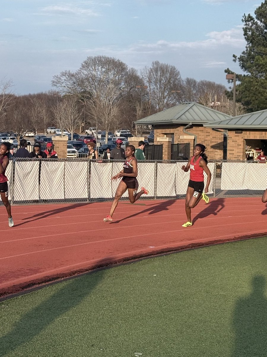 KaitlynWeeks28's tweet photo. Hillgrove invitational 🥇Gold 200M 25.3 and 🥈Silver 400M 58.1 great start for the season!! Our boys and girls team both came in 1st overall. @Davis33Coach @GAPrepVarsity #Classof2028 #TrackSeason #woodwardacademy #nilready https://t.co/hhrLtMYSYT