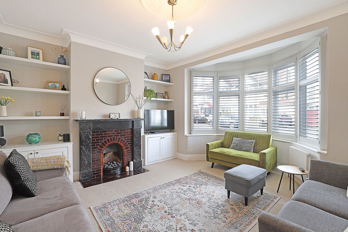 rlmorrisltd's tweet image. 🏡 Property of the Week — Elmhurst Drive, E18

#GuidePrice £950,000

Immaculate 4 bed semi near George Lane &amp;amp; #SouthWoodford Station. Two receptions, loft suite with en suite, south facing garden, garage &amp;amp; parking. Scope to extend STPP.

📞 020 3418 0777

tinyurl.com/4mtfrwpa
