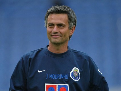 Jose Mourinho dilantik menjadi pelatih FC Porto pada Januari 2002, saat klub tercecer dalam perebutan gelar liga.

Enam bulan di sana jadi momen dia menganalisis segala kelebihan &amp; kekurangan tim.

Usai laga terakhir Porto pada musim 2001/2002, di ruang ganti Mou bilang gini,