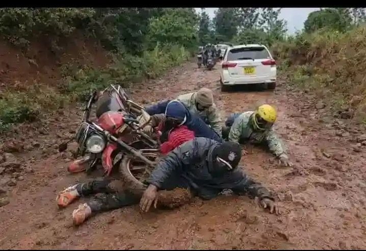 "na si nimewaambia msitoe miguu"💀😂