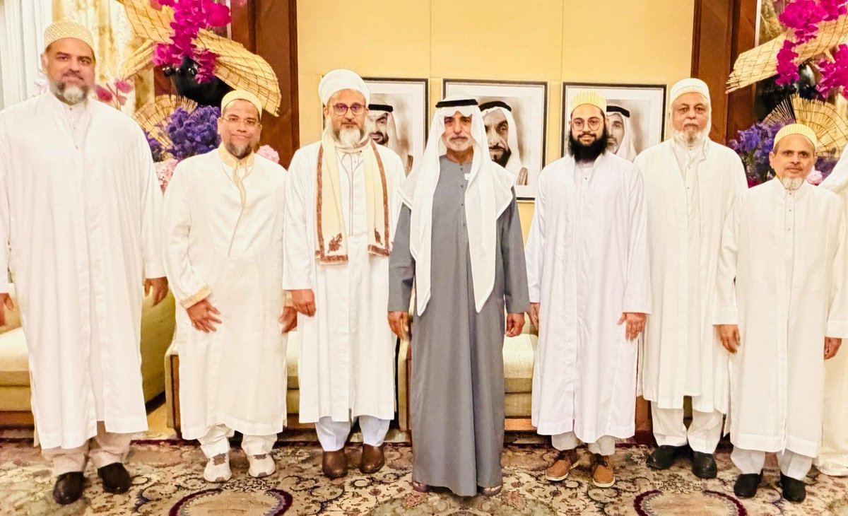 Bohras_MidEast's tweet photo. استقبل معالي الشيخ نهيان بن مبارك آل نهيان، وزير التسامح والتعايش، بحفاوة وفداً من أفراد #البهرة_الداوودية برئاسة كنانة جمال الدين.
ويأتي هذا اللقاء في شهر #رمضان تقديرا لروح الاتحاد التي تتميز بها الإمارات، وتأكيداً على الروابط العميقة التي تجمع الأفراد بها. https://t.co/DKQElhxzMB