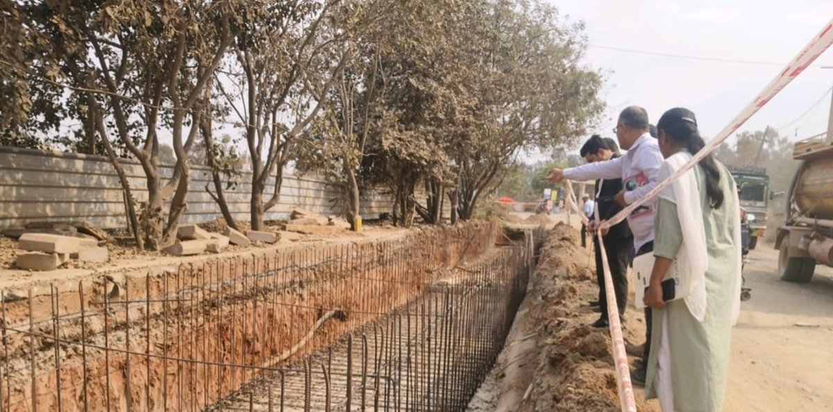 GBA_office's tweet photo. 🌧️ Expedite Storm Water Drain Work on Gunjur Club Road – Bengaluru East City Corporation

Commissioner D.S. Ramesh inspected the ongoing storm water drain construction on Gunjur Club Road in the Mahadevapura Assembly Constituency under the jurisdiction of Bengaluru East City Corporation.

🚧 Why this project?
The Gunjur Club Road area has been facing repeated waterlogging during heavy rains due to inadequate storm water drainage. Monsoon flooding has been causing inconvenience to residents and traffic congestion in the locality.

✅ To provide a permanent solution, storm water drain construction has been taken up on priority.

⏳ Target: Complete the work within one month before the onset of monsoon.
The Commissioner directed officials and contractors to expedite the work while maintaining high quality standards.

🌊 Once completed, rainwater will be streamlined towards Gunjur Palya Lake, preventing future waterlogging issues.

🛣️ Road widening works will be taken up after completion of the drain project.

👥 Additional Commissioner Lokhande Sneahal Sudhakar, Executive Engineers, and Assistant Executive Engineers were present during the inspection.
#GreaterBengaluruAuthority 
#BengaluruEastCityCorporation #StormWaterDrain #GunjurClubRoad #Mahadevapura #UrbanInfrastructure #MonsoonPreparedness #DKShivakumar 
@DKShivakumar