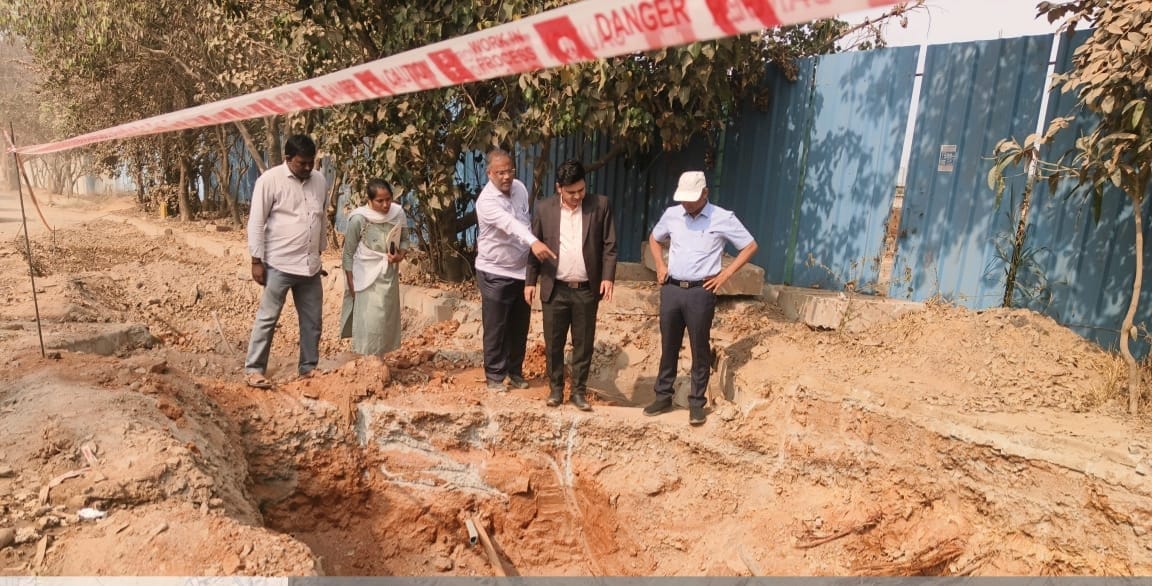 GBA_office's tweet photo. 🌧️ Expedite Storm Water Drain Work on Gunjur Club Road – Bengaluru East City Corporation

Commissioner D.S. Ramesh inspected the ongoing storm water drain construction on Gunjur Club Road in the Mahadevapura Assembly Constituency under the jurisdiction of Bengaluru East City Corporation.

🚧 Why this project?
The Gunjur Club Road area has been facing repeated waterlogging during heavy rains due to inadequate storm water drainage. Monsoon flooding has been causing inconvenience to residents and traffic congestion in the locality.

✅ To provide a permanent solution, storm water drain construction has been taken up on priority.

⏳ Target: Complete the work within one month before the onset of monsoon.
The Commissioner directed officials and contractors to expedite the work while maintaining high quality standards.

🌊 Once completed, rainwater will be streamlined towards Gunjur Palya Lake, preventing future waterlogging issues.

🛣️ Road widening works will be taken up after completion of the drain project.

👥 Additional Commissioner Lokhande Sneahal Sudhakar, Executive Engineers, and Assistant Executive Engineers were present during the inspection.
#GreaterBengaluruAuthority 
#BengaluruEastCityCorporation #StormWaterDrain #GunjurClubRoad #Mahadevapura #UrbanInfrastructure #MonsoonPreparedness #DKShivakumar 
@DKShivakumar