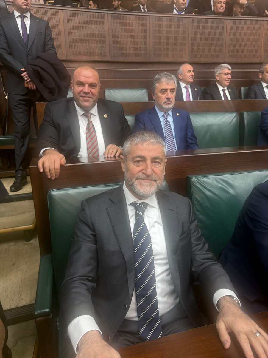 Genel Başkanımız ve Cumhurbaşkanımız Sayın Recep Tayyip Erdoğan’ın TBMM Grup Toplantısından güzel bir anı. Değerli abim <a href="/aksoy_faruk63/">Ömer Faruk AKSOY</a> ve kıymetli  Bakan amcamız <a href="/NureddinNebati/">Dr.Nureddin NEBATİ🇹🇷</a> <a href="/Akparti/">AK Parti</a> <a href="/ibrahimeyyupogl/">Av.İbrahim EYYÜPOĞLU</a> <a href="/mcanpolatnet/">Mehmet CANPOLAT 🇹🇷</a>