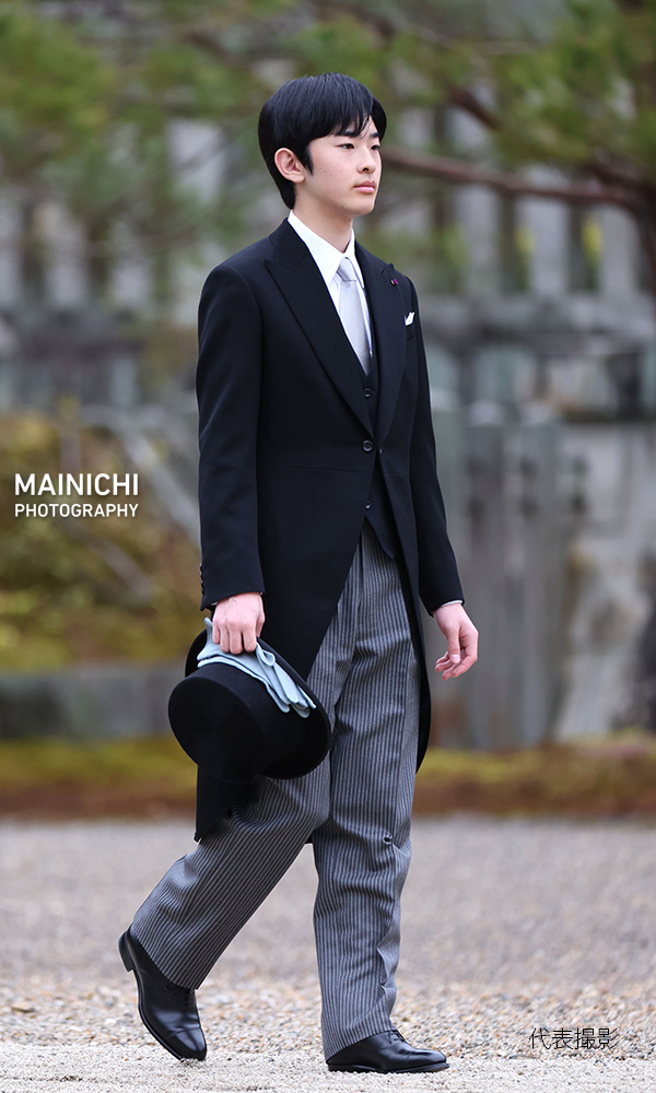 mainichiphoto's tweet photo. 秋篠宮ご夫妻の長男悠仁さま（19）は26日、成年式を終えた報告のため、京都市伏見区の明治天皇陵などを参拝されました。大学の春休みを利用して私的に京都を訪ねました。

写真特集https://t.co/vh2DVjpnN5 https://t.co/DPMnRYWBqZ