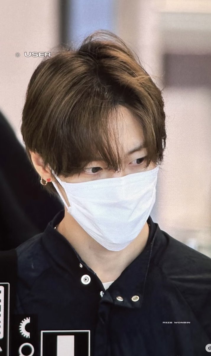 wontarodaily's tweet photo. shotaro and wonbin sharing the same ear rings? 👀 https://t.co/Ue3faxeMZw