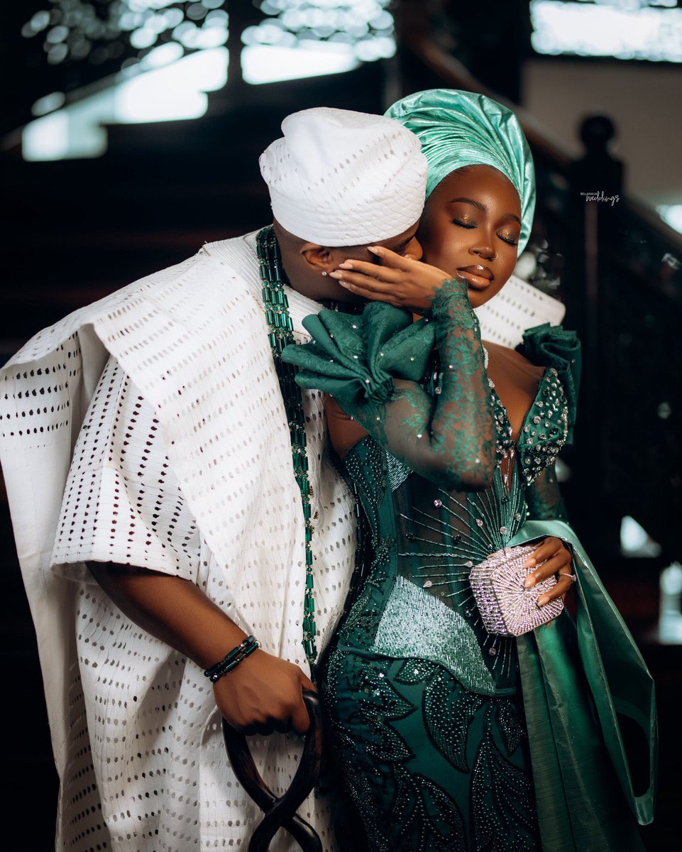 Emerald green and white!!!
I’m so loving 2026 wedding colors!!!

📸: shotby.tobi