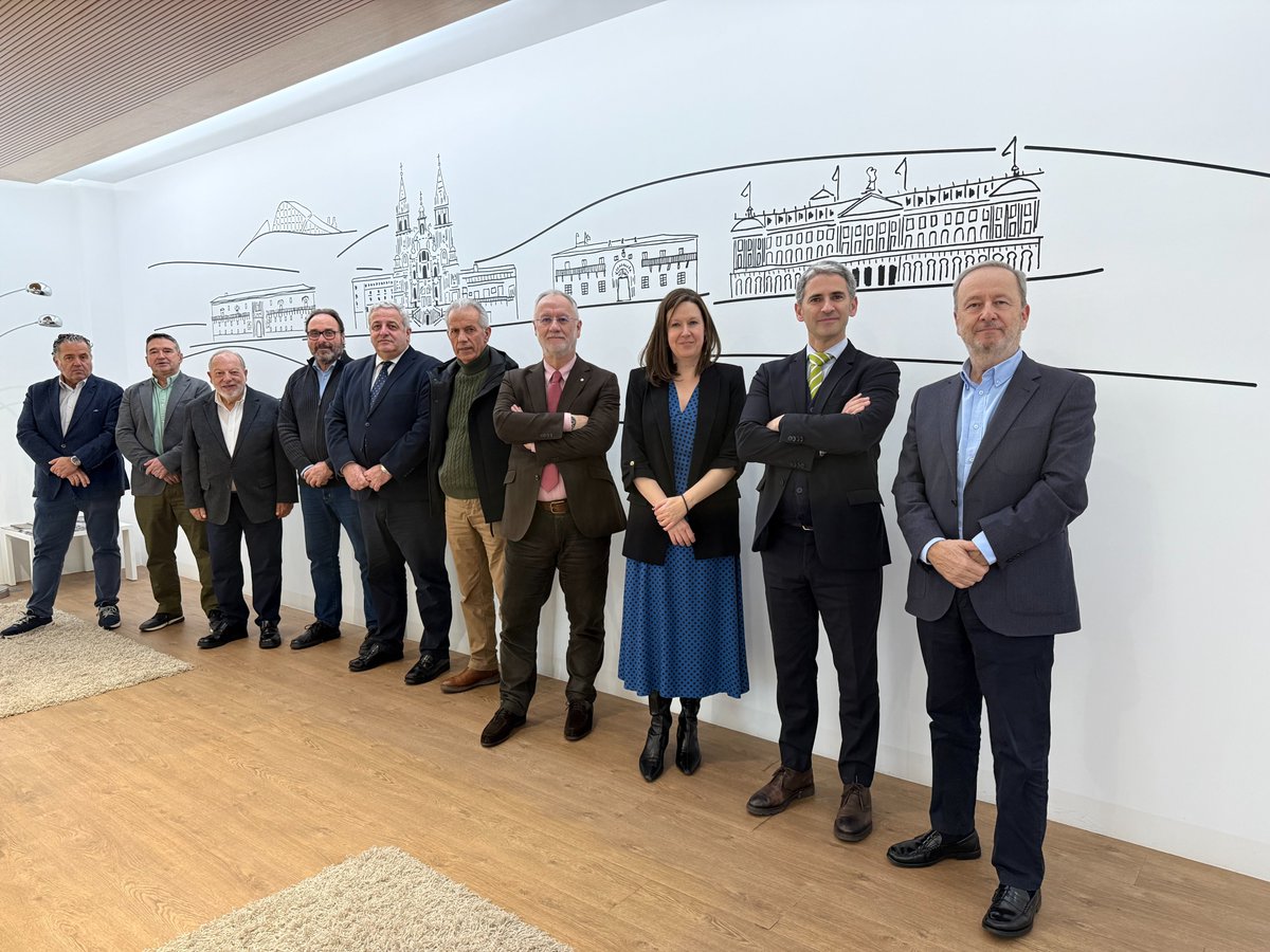 financieroSant's tweet photo. 🤝 Nuevo almuerzo #CFS con Ramón Gómez Crespo, fundador do Proxecto Home en Galicia. 

Asistieron Ramón Sabín, José María Fernández, Ramón Salgado, Isabel Cañas, Jesús García, Benito Fernández, Óscar Rodríguez y Roberto Pereira Costa. https://t.co/5OiaC8N2yI