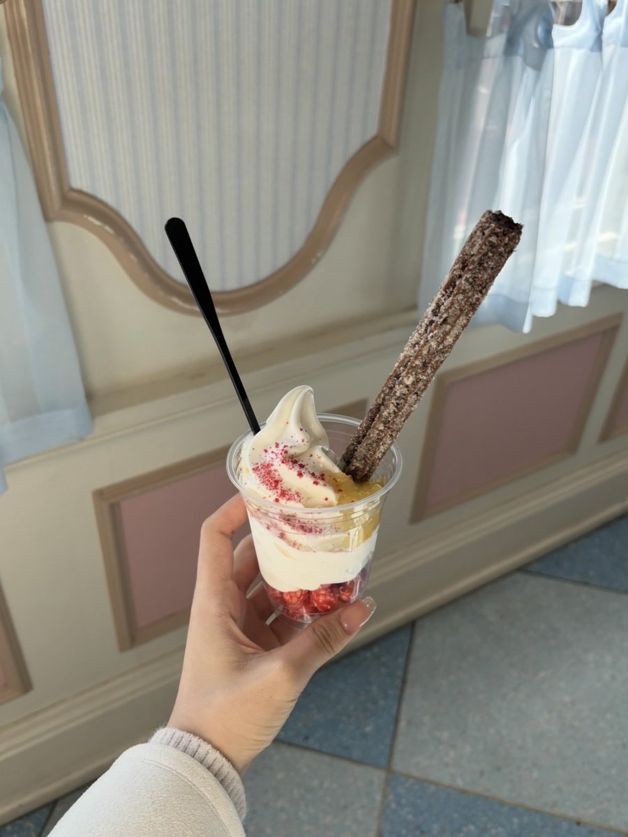 ____min_07's tweet photo. 可愛いが詰まったお店
ice cream cones大好き🍨🤍

#ディズニー
#ディズニーランド
#日常垢
#日常垢さんと繋がりたい https://t.co/IoJtgxtvyT