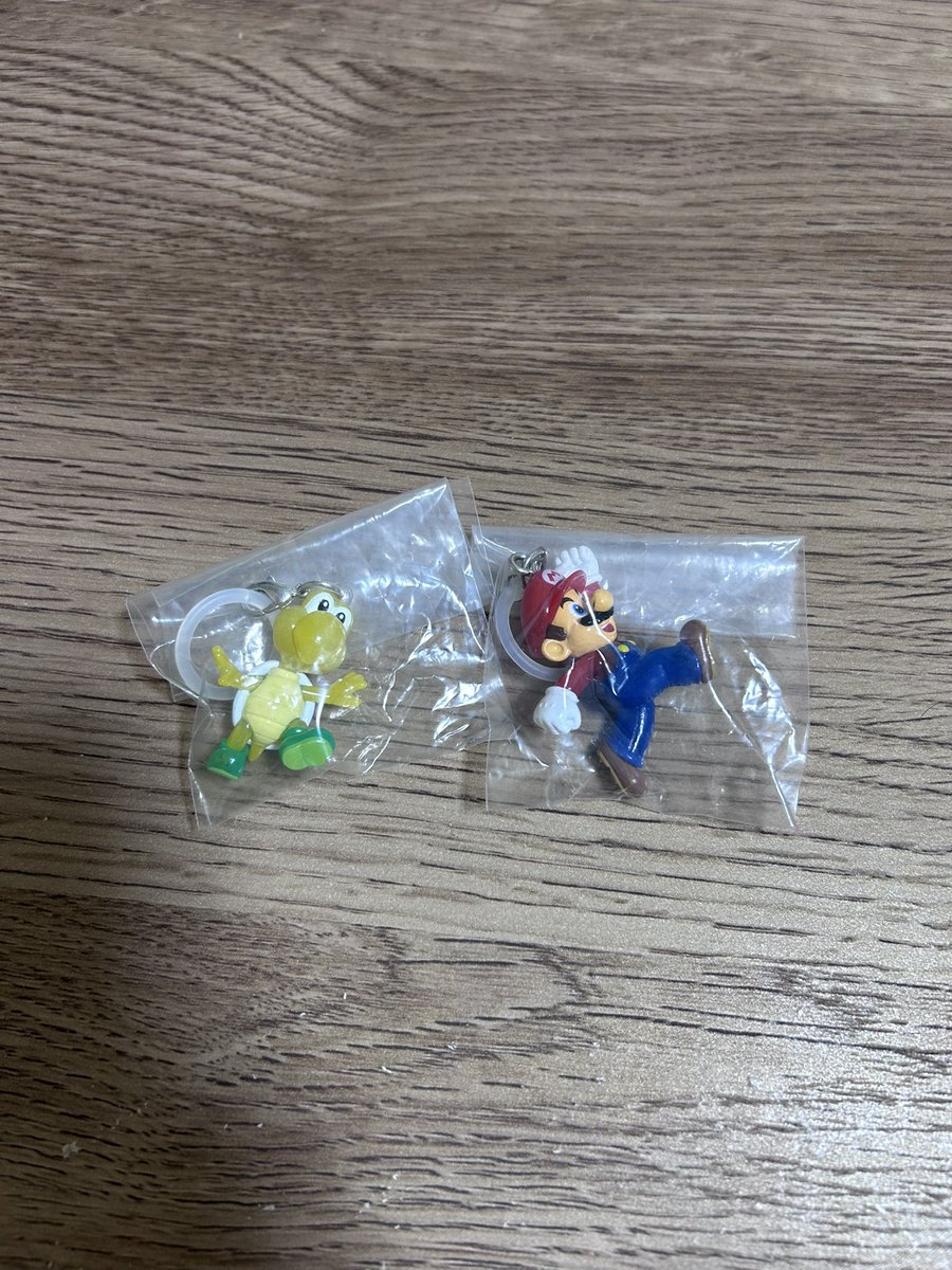 0417risu's tweet photo. スーパーマリオ めじるしアクセサリー2
ガチャガチャ交換

【譲】 マリオ、ノコノコ
【求】ヨッシー、クリボー

郵送のみ📮
お気軽にお声掛けください！ https://t.co/mVnGwOMtec