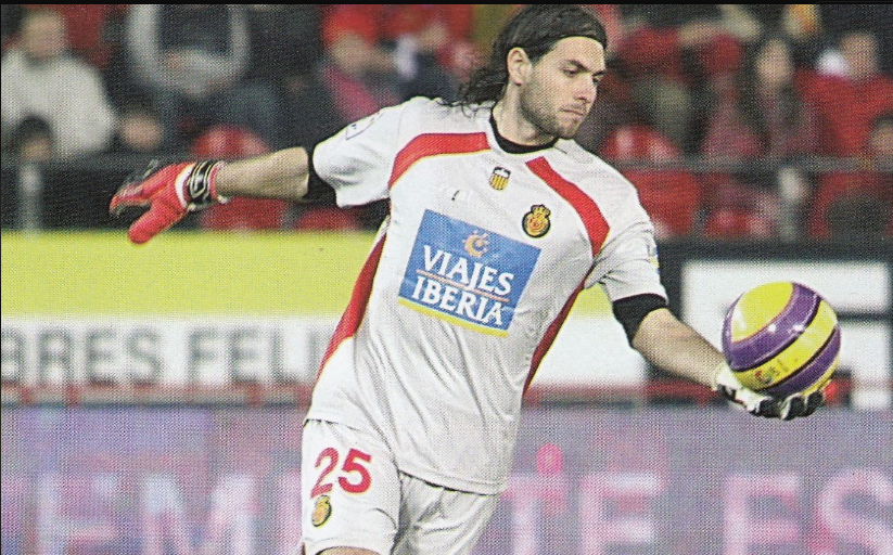 El staff de Demichelis para el <a href="/RCD_Mallorca/">RCD Mallorca</a> podría traer de vuelta a Germán Lux. El argentino dejó huella en la portería y ahora podría hacerlo desde el banquillo.
rcdmallorca1916.com/german-lux-deb…