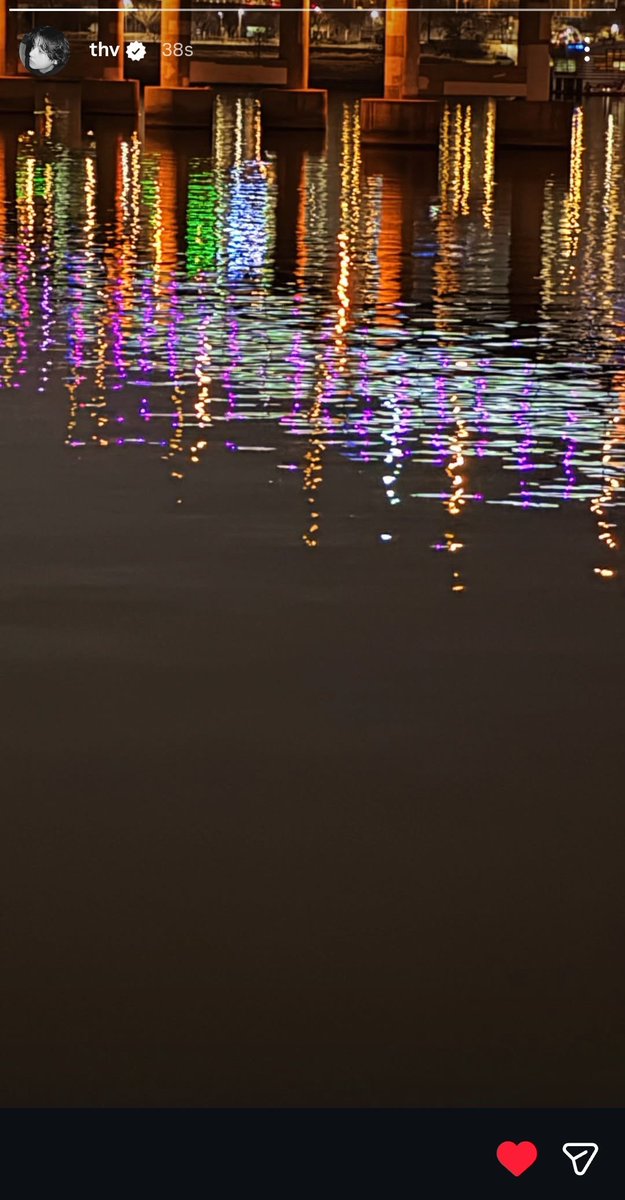 agustlotus_'s tweet image. User thv always encouraging people to touch grass and water #gooutside #getoffofinternet