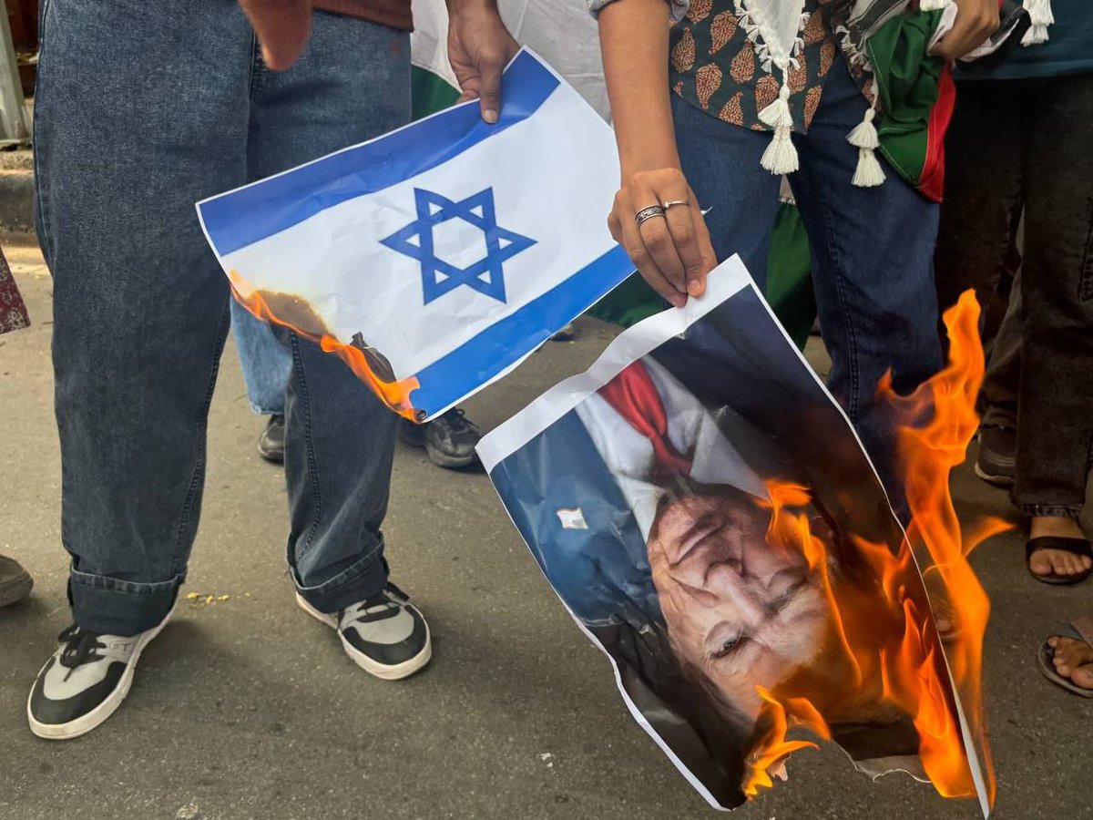 maruf_mohd117's tweet image. Palestinians, whose home it is, plant olive trees and preserve heritage sites.
Israelis who colonise it, burn the plants and bomb the historic sites!
#IndiansWithPalestine #ModiWithTerrorists