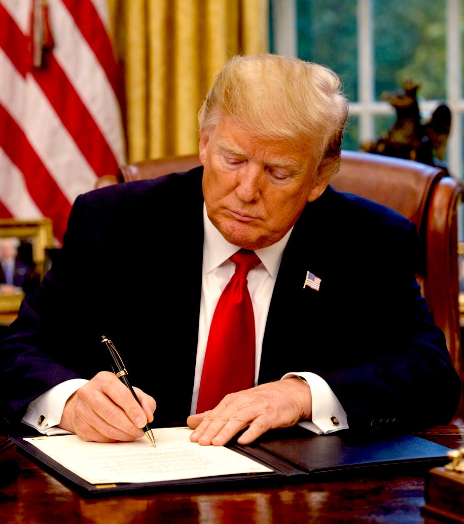 Investments_CEO's tweet photo. HUGE: 🇺🇸 President Trump is pushing to abolish taxes! https://t.co/TGnnUmP1Uy