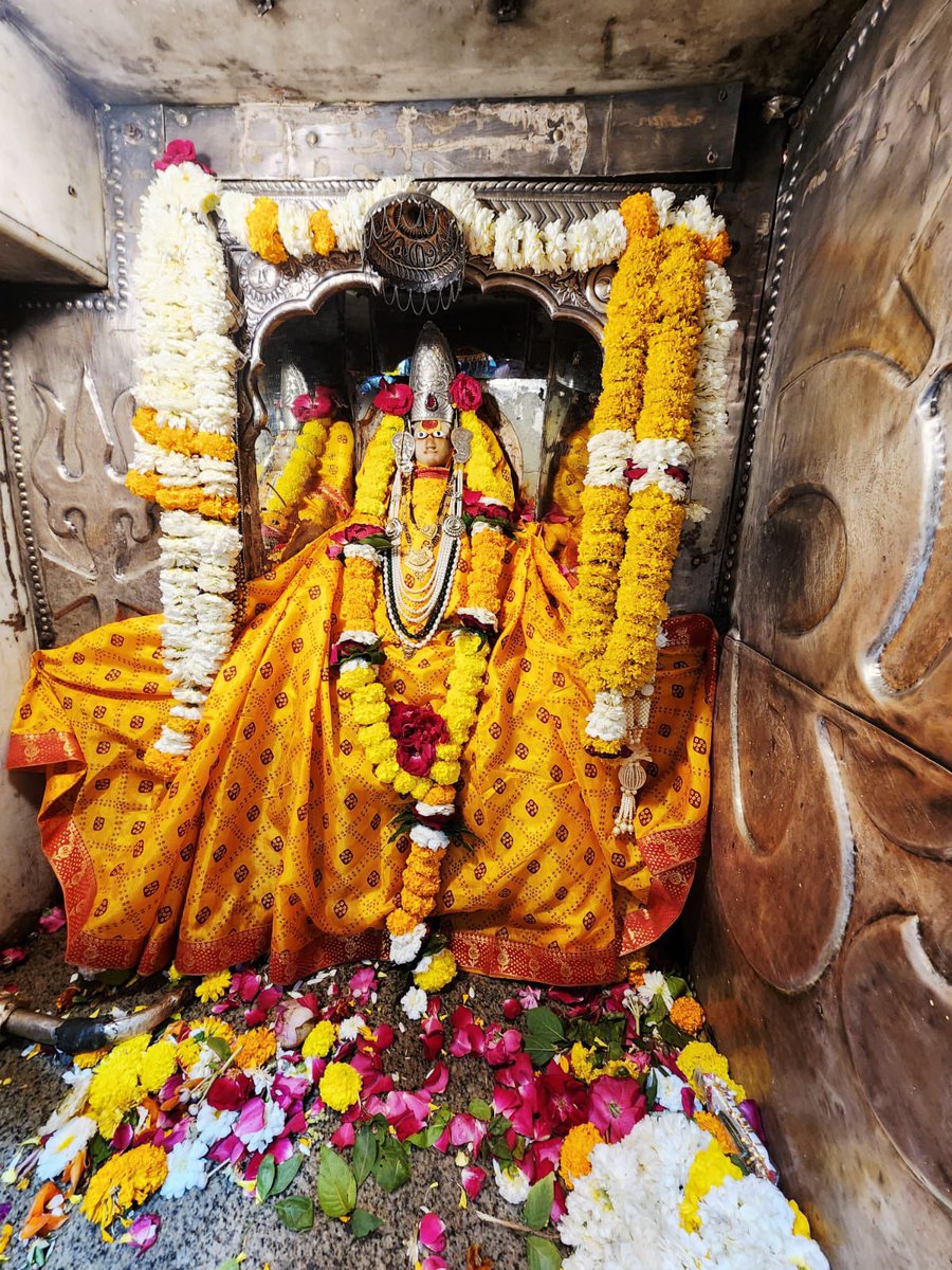 श्री ॐकारेश्वर ज्योतिर्लिंग संध्याकालीन आरती श्रृंगार | 26.02.2026

Shri Omkareshwar Jyotirlinga Evening Aarti Shringar | 26.02.2026
