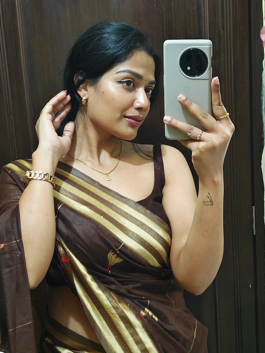 indian_beautee's tweet photo. Saree Navel 🔥✴️

Sandhya😘💥

#SandhyaRaniBehera
#sareeseduction https://t.co/jux8p3Rlx4