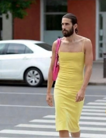 Баки каде бе со розе торбица на жута хаљина, па не оди!