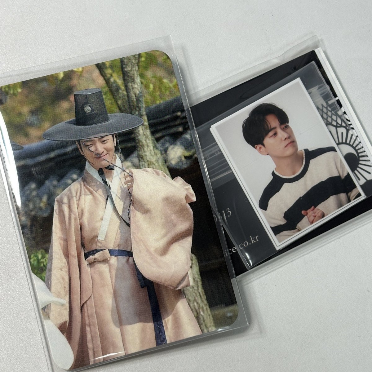 <왕과 사는 남자> 천만기원‼️
#RT 이벤트 소소하게 진행합니다🥰

🍚rt하신 한 분께 금성대군 행운부적 포토카드와 이준혁 배우 비공굿을 드립니다.
🍚참여 대상: “왕사남 영화를 볼 예정/보신 분들”
ㄴ알계&amp;거래계 제외, 배송비 부담 가능하신 분
🍚3/2 추첨

대군마마 못 뽑으신 분이 받아가시길..🥹