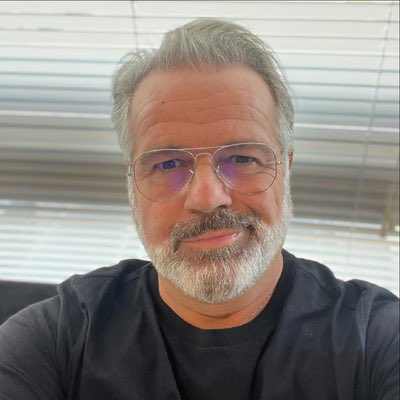 ArnordWayne's tweet photo. #NewProfilePic https://t.co/yUtuudNOTE