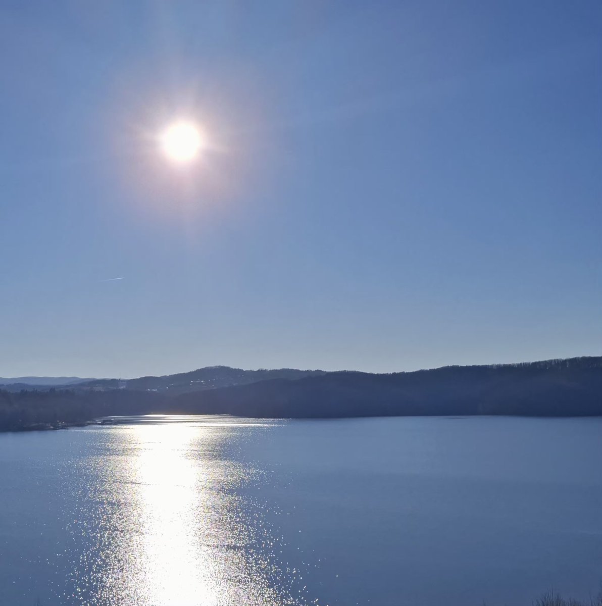 Pawel76932718's tweet photo. Miłego popołudnia 🌞😉
#Solina https://t.co/KaqhWtOcUw