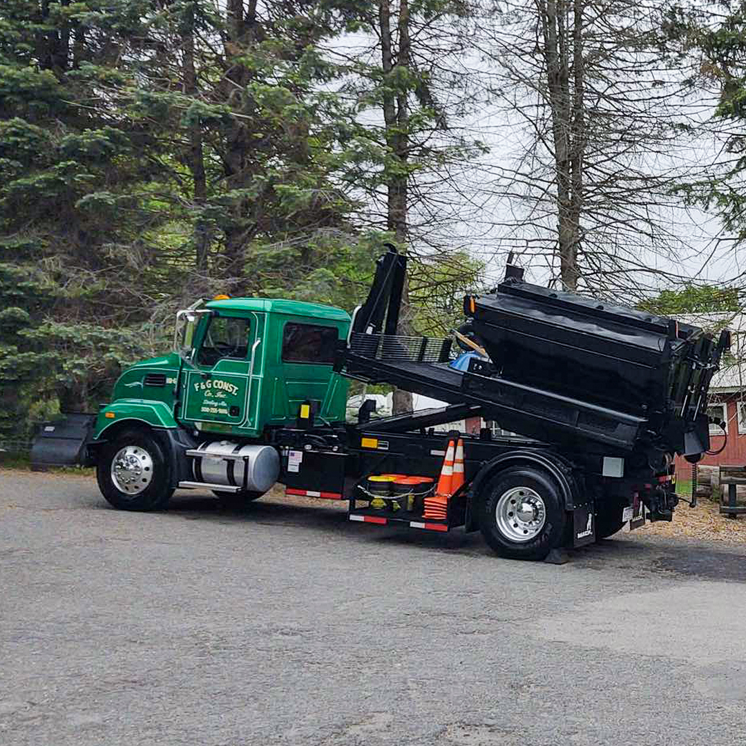 BallardTrucks's tweet photo. One truck. Endless applications. 

F&amp;G Construction leans on their Mack MD as a Hot Box Truck. 💪

@MackTrucks #MackTrucks #MediumDutyTrucks #HotBoxTrucks #ConstructionTrucks #Construction #TruckingLife #Massachusetts https://t.co/PGaOKIsKVf