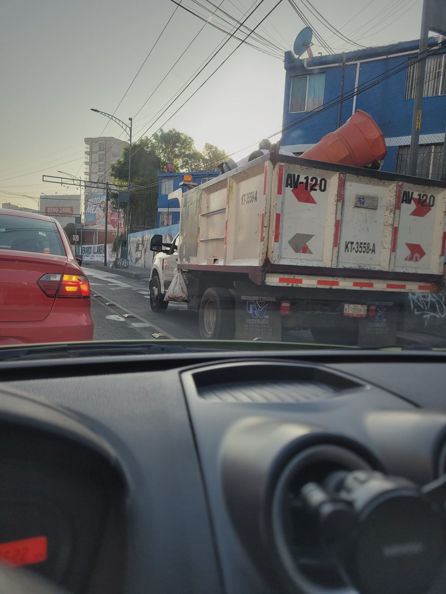sonofthesuns's tweet photo. Se habla de reglamento y sanciones pero no hay quien las haga cumplir, por eso siempre habrá gandallas... Y nadie, hace nadaaaa @Alcaldia_Coy @TransitoCdMx https://t.co/e92DqppwMn