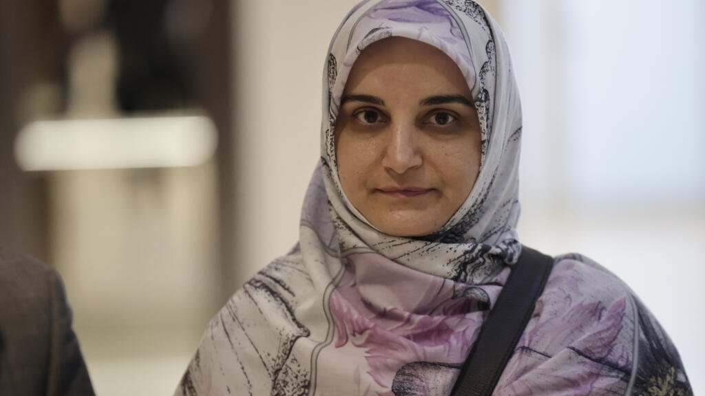 دادگاه فرانسه مهدیه اسفندیاری را به اتهام «تمجید تروریسم» به یک سال حبس و اخراج دائم محکوم کرد