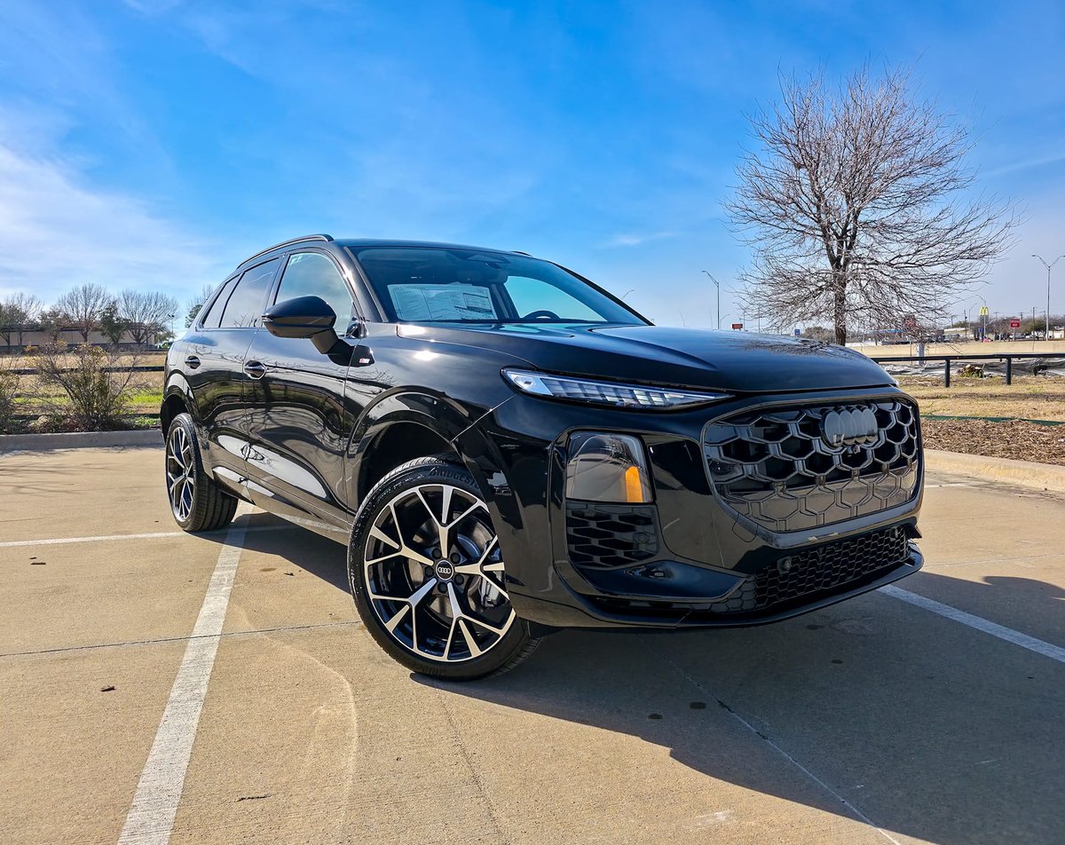 AudiGrapevine's tweet image. The all-new, completely redesigned 2026 Audi Q3 S line quattro is finally here. Finished in Mythos Black with 20" S line wheels, it features a turbo engine, quattro AWD, Virtual Cockpit Plus, panoramic sunroof, SONOS audio, and advanced driver assists #DriveInStyle #AudiGrapevine