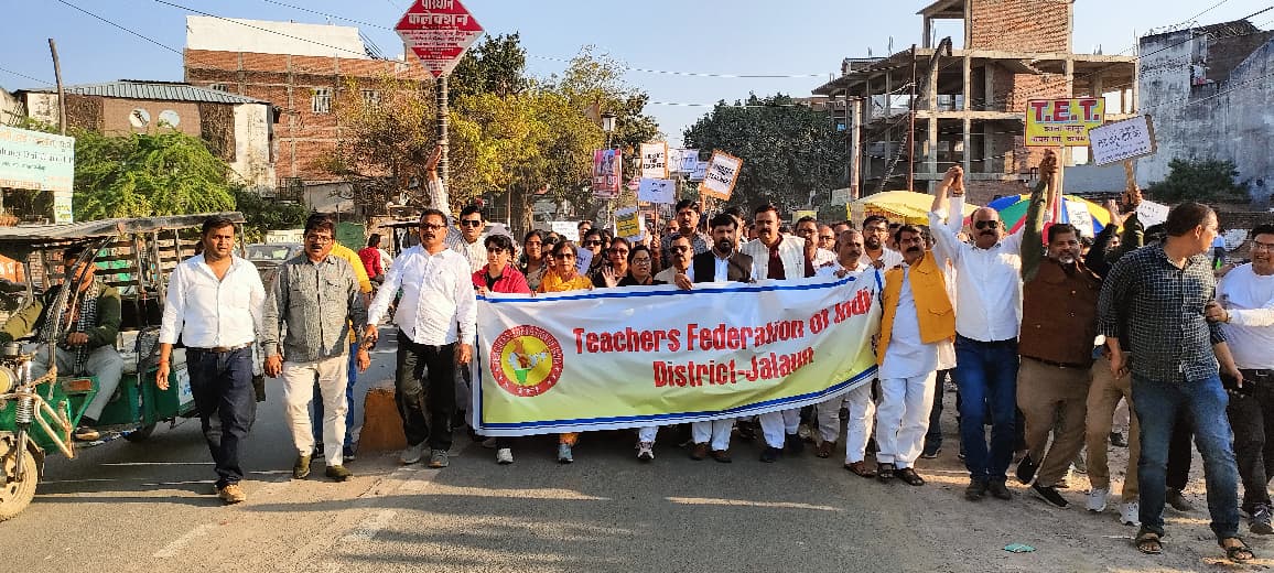 salil1234567's tweet photo. #JusticeForTeachers
@PMOIndia 
@PMOIndia_RC 
@dpradhanbjp 
@CMOfficeUP 
@Aamitabh2 
@AmarUjalaNews 
@Live_Hindustan 
@bstvlive 
@DrDCSHARMAUPPSS 
@DraupdiMurm 
@anandibenpatel
@jayantrld
शिक्षकों को न्याय दो। टीईटी अनिवार्यता से  मुक्त कीजिए।
काला कानून वापस लो, वापस लो, वापस लो। https://t.co/ZWIYqbyXGY