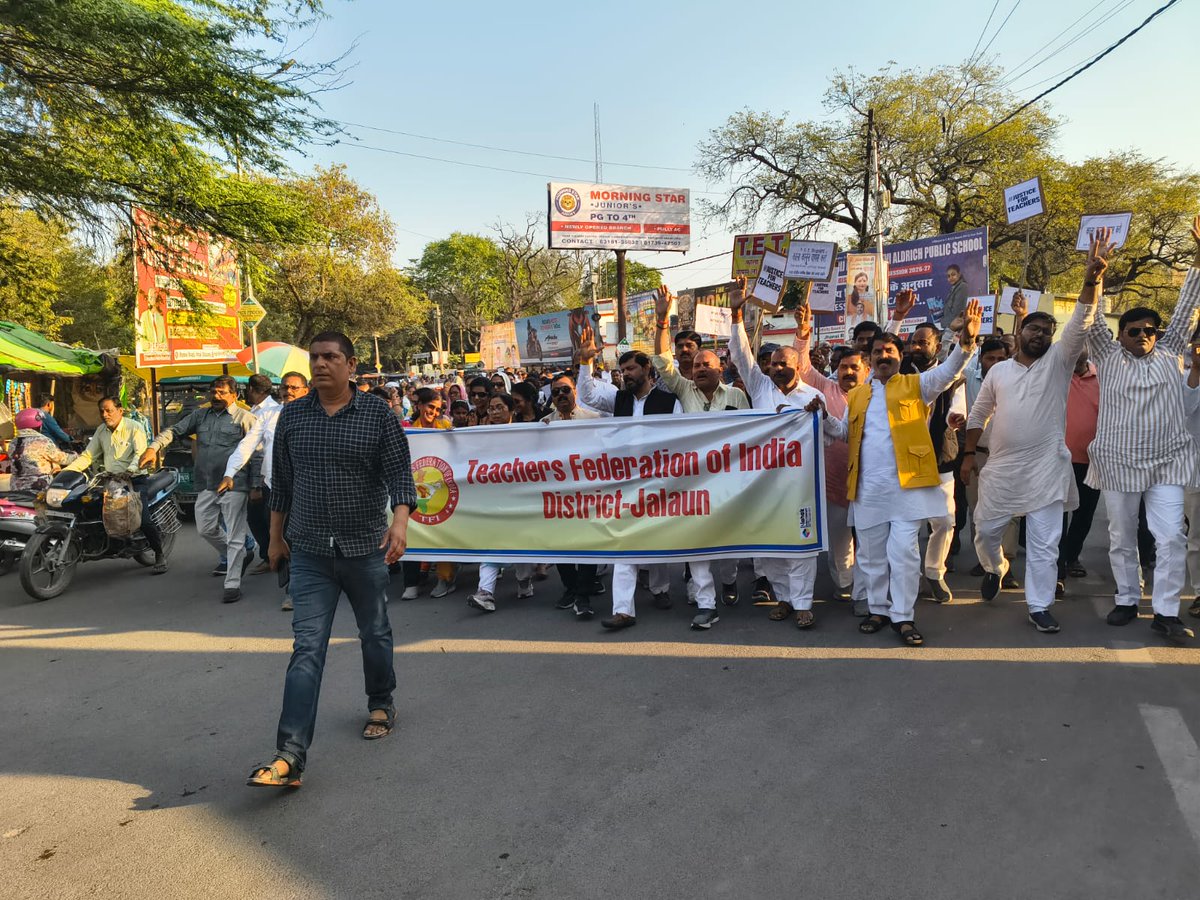 salil1234567's tweet photo. #JusticeForTeachers
@PMOIndia 
@PMOIndia_RC 
@dpradhanbjp 
@CMOfficeUP 
@Aamitabh2 
@AmarUjalaNews 
@Live_Hindustan 
@bstvlive 
@DrDCSHARMAUPPSS 
@DraupdiMurm 
@anandibenpatel
@jayantrld
शिक्षकों को न्याय दो। टीईटी अनिवार्यता से  मुक्त कीजिए।
काला कानून वापस लो, वापस लो, वापस लो। https://t.co/ZWIYqbyXGY