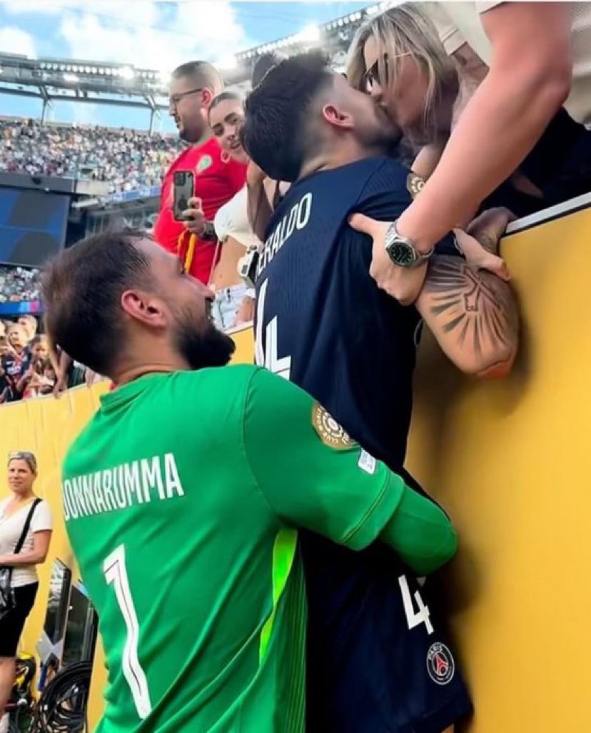 I go assist you like this if you dey engage me 
Let help each other 

Small account come here let connect